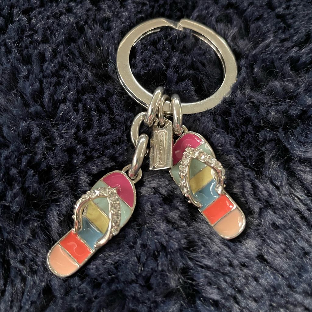 Detail Gucci Flip Flop Keychain Nomer 42