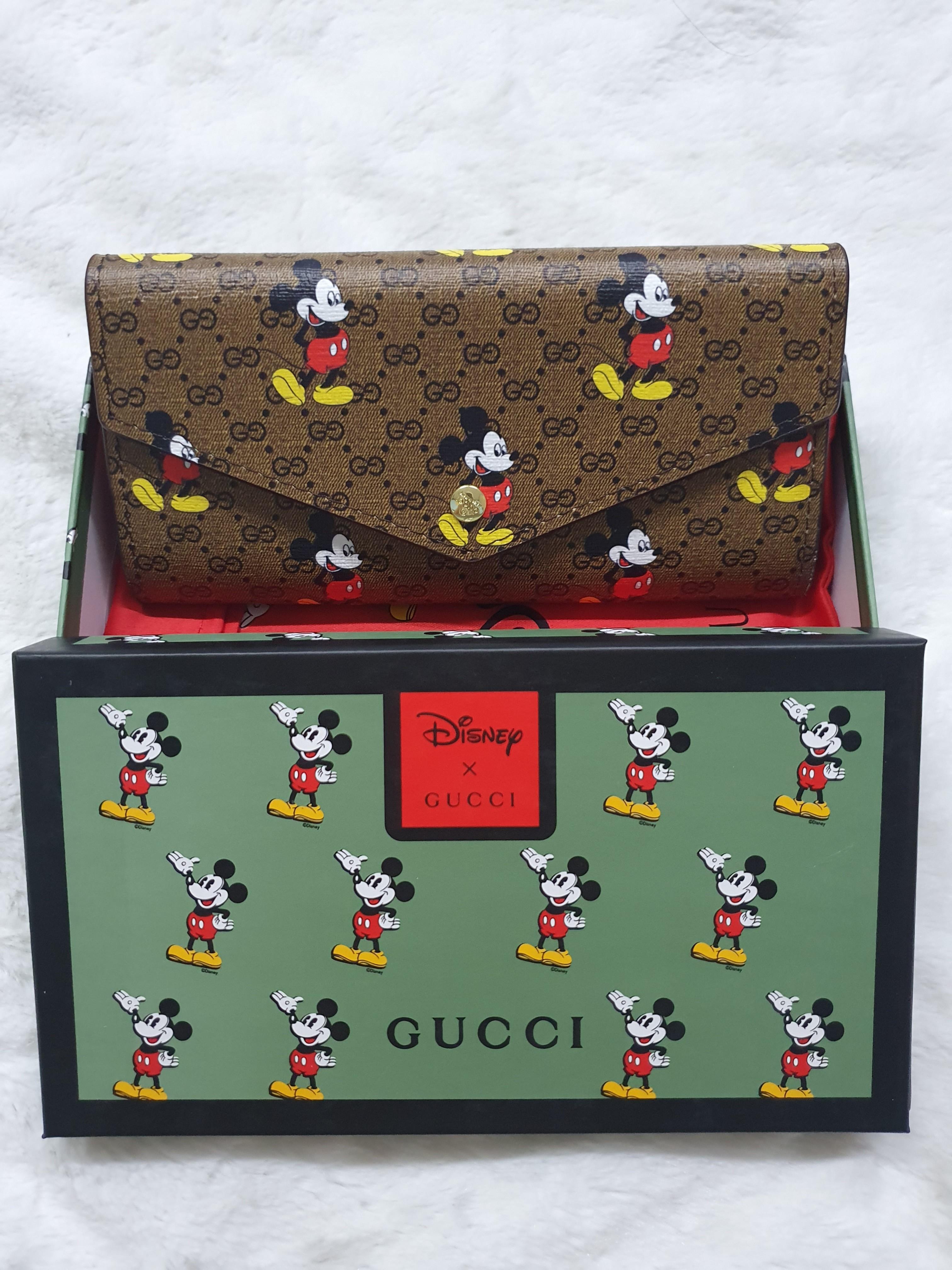 Detail Gucci Mickey Mouse Wallet Nomer 9