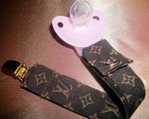 Detail Gucci Pacifier Clip Nomer 6
