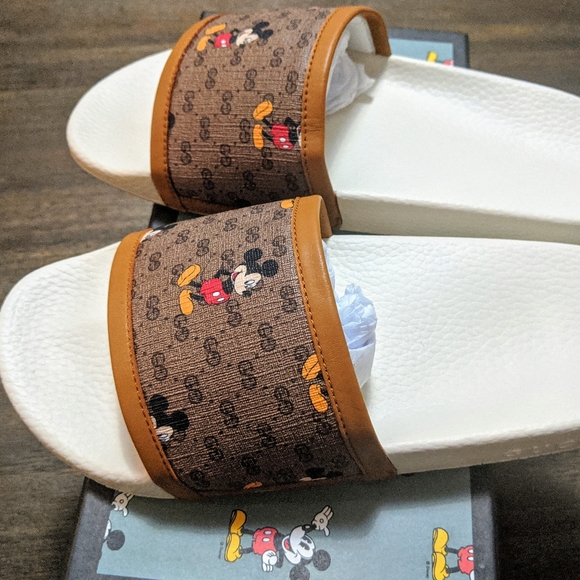 Detail Gucci Slides Mickey Mouse Nomer 6