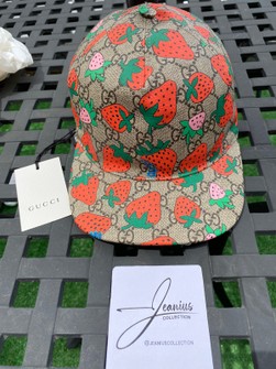 Detail Gucci Strawberry Bucket Hat Nomer 20