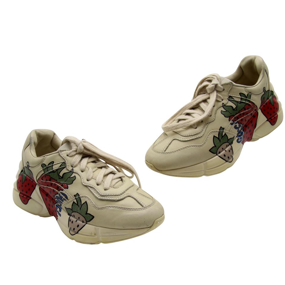 Detail Gucci Strawberry Tennis Shoes Nomer 35