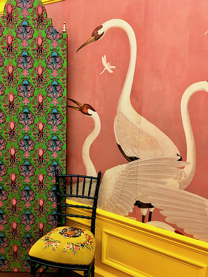 Detail Gucci Swan Wallpaper Nomer 28