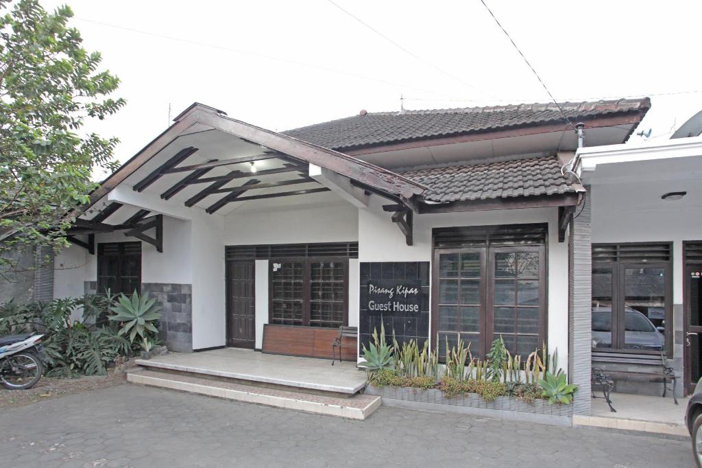 Guest House Pisang Kipas Malang - KibrisPDR