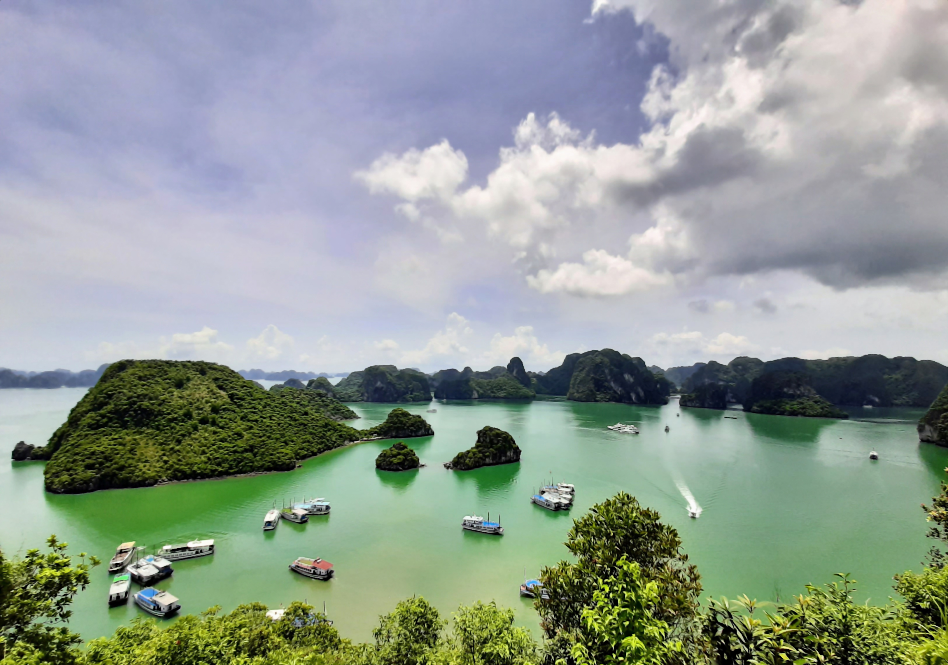 Detail Ha Long Bay Vietnam Nomer 4