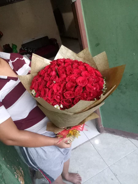Detail Hadiah Bunga Mawar Nomer 32