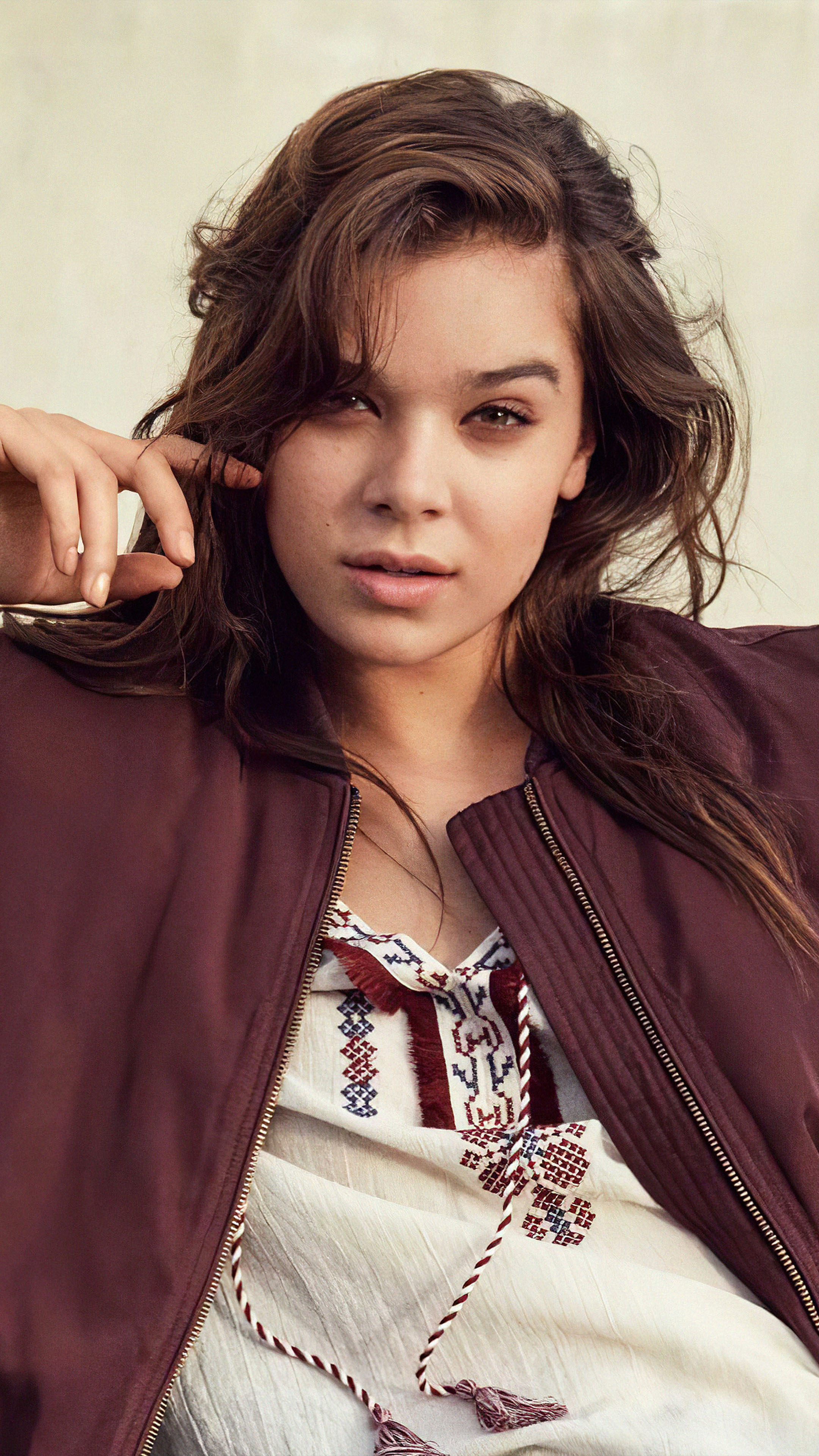 Detail Hailee Steinfeld Wallpaper Nomer 8