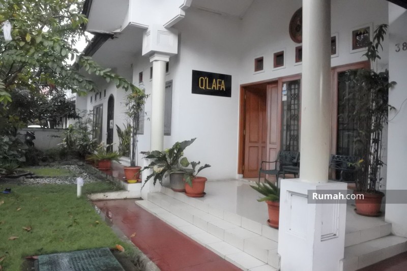 Detail Halaman Depan Rumah Mewah Nomer 54