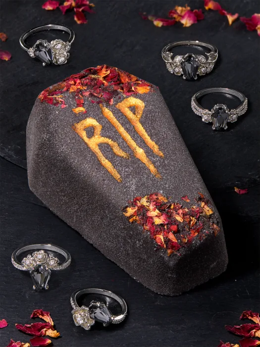 Detail Halloween Bath Bomb With Ring Nomer 37