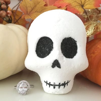 Detail Halloween Bath Bomb With Ring Nomer 6