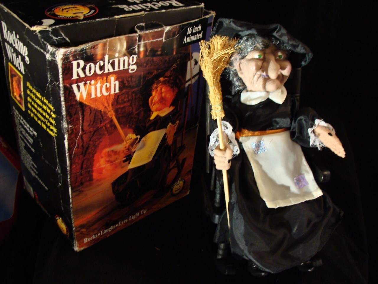 Detail Halloween Witch In Rocking Chair Nomer 32