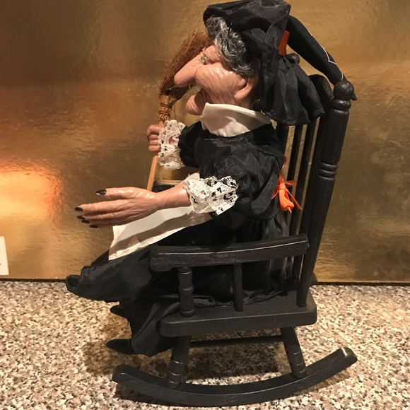 Detail Halloween Witch In Rocking Chair Nomer 59