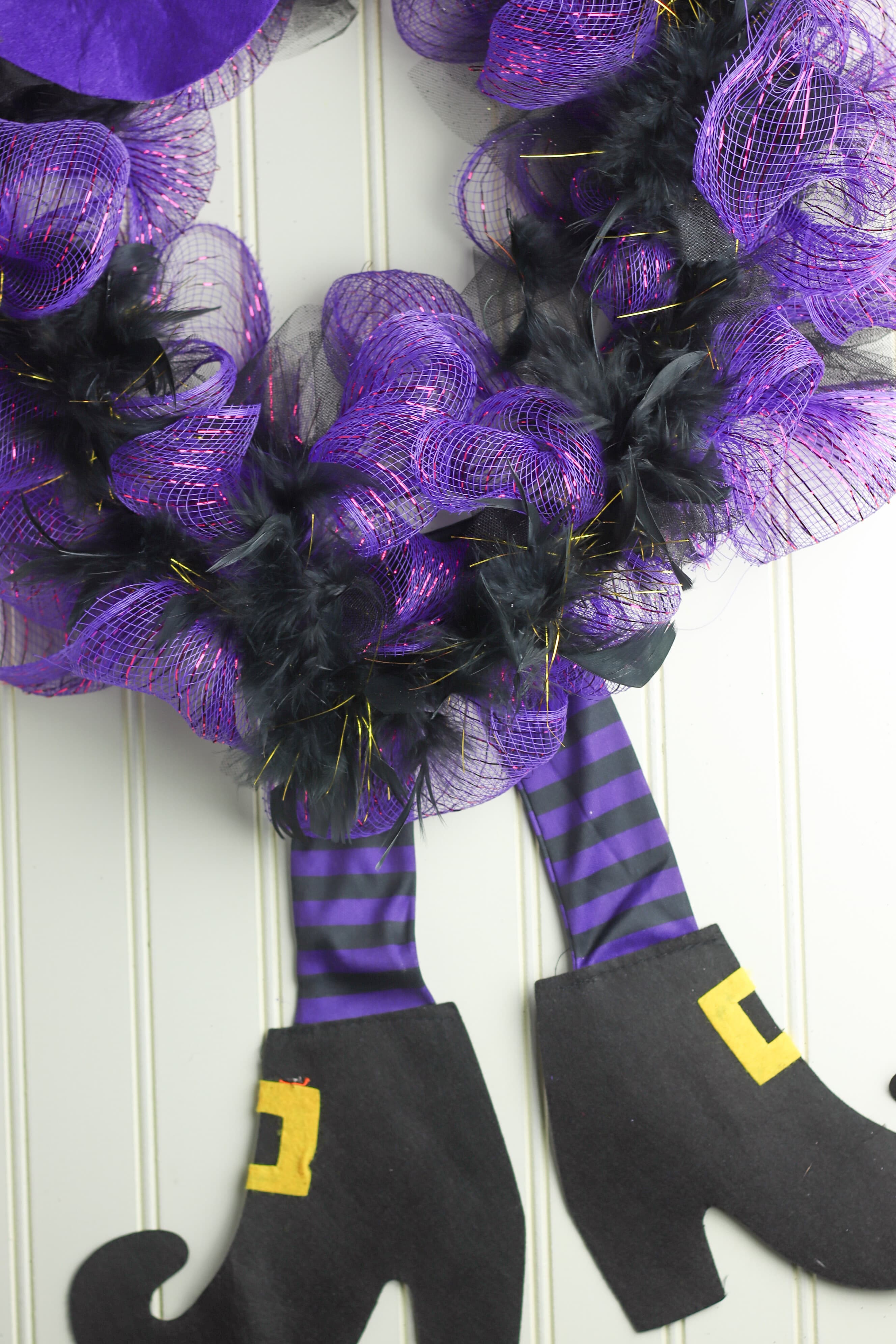 Detail Halloween Wreath With Witches Legs Nomer 2