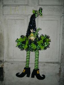 Detail Halloween Wreath With Witches Legs Nomer 36