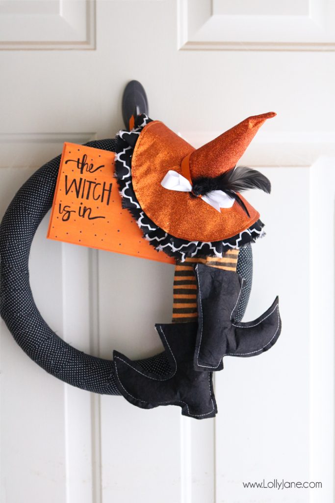 Detail Halloween Wreath With Witches Legs Nomer 40