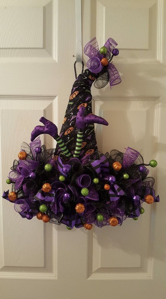 Detail Halloween Wreath With Witches Legs Nomer 41
