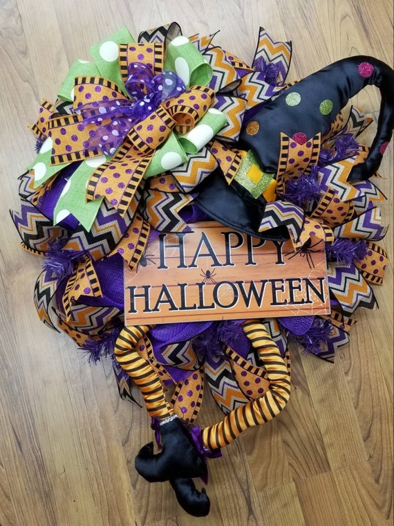 Detail Halloween Wreath With Witches Legs Nomer 42