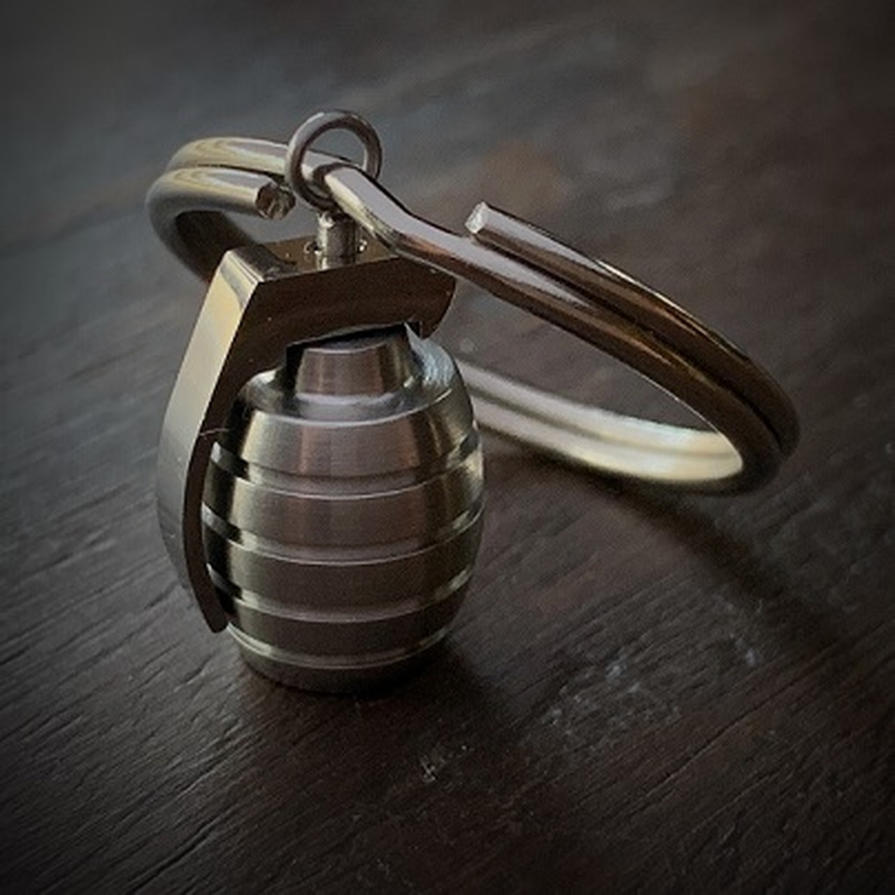 Detail Hand Grenade Keychain Nomer 52