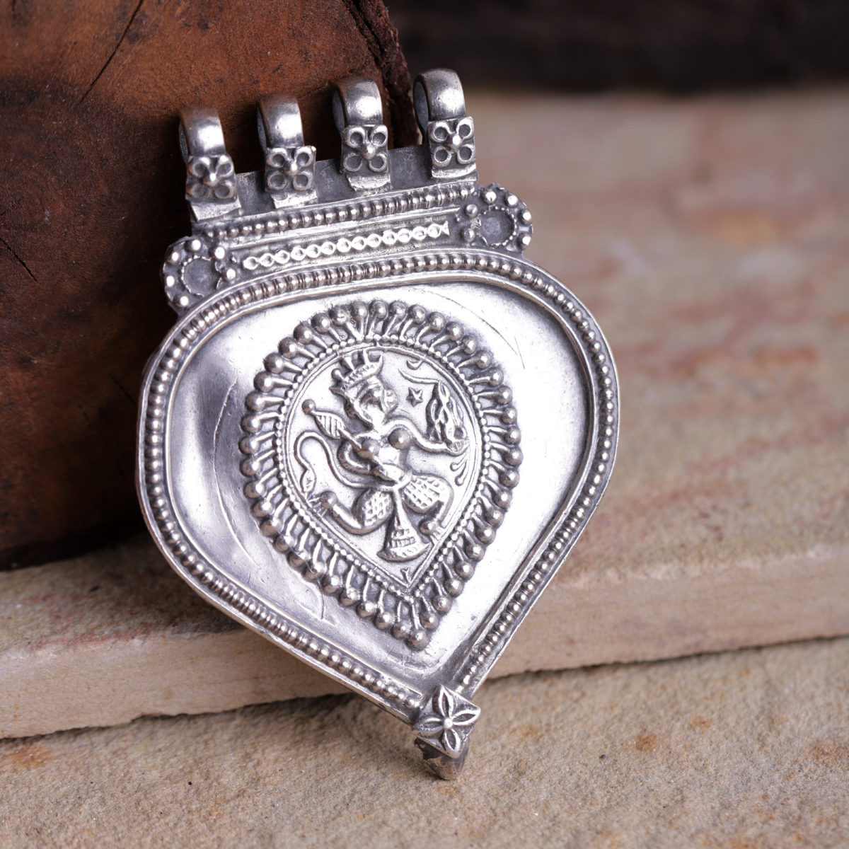 Detail Hanuman Silver Locket Nomer 57