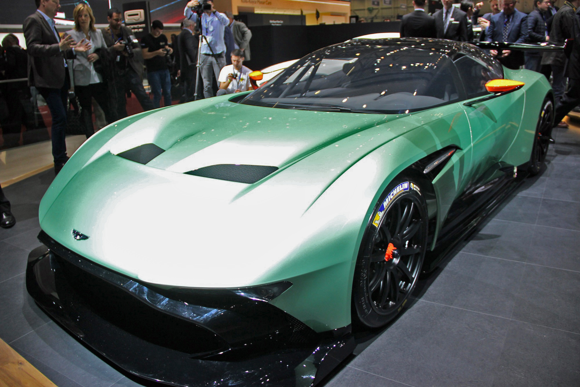 Detail Harga Aston Martin Vulcan Nomer 13