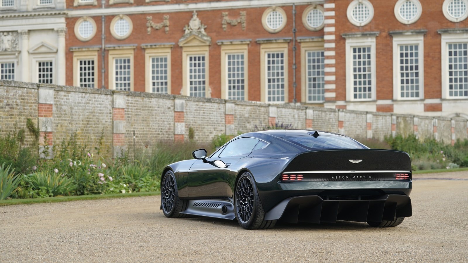 Detail Harga Aston Martin Vulcan Nomer 21