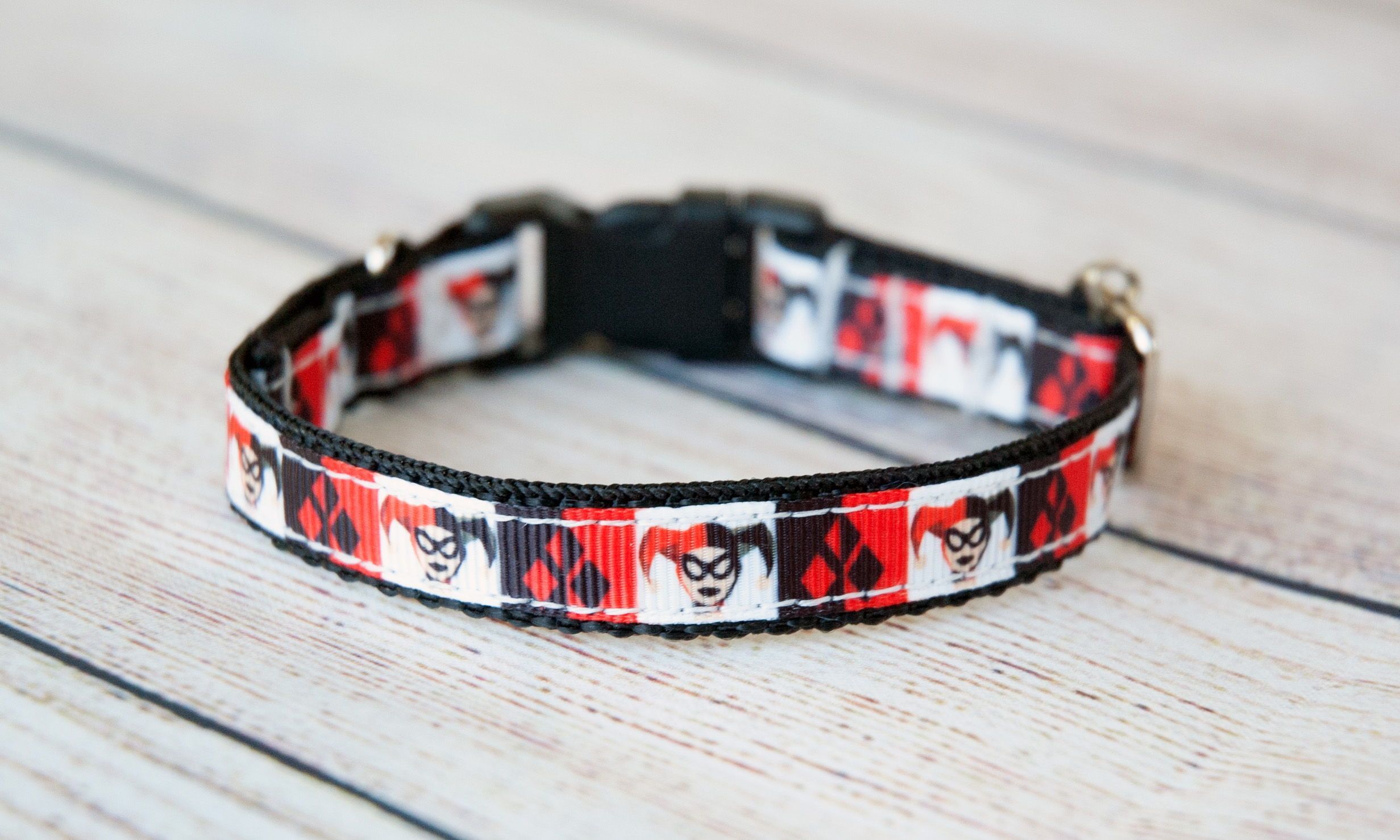 Detail Harley Quinn Cat Collar Nomer 17