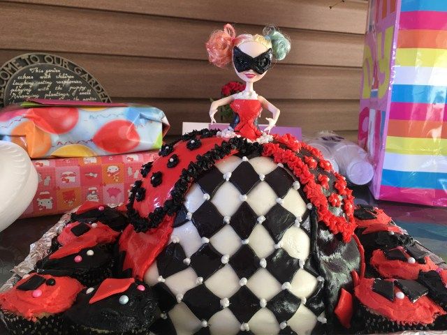 Detail Harley Quinn Doll Cake Nomer 8