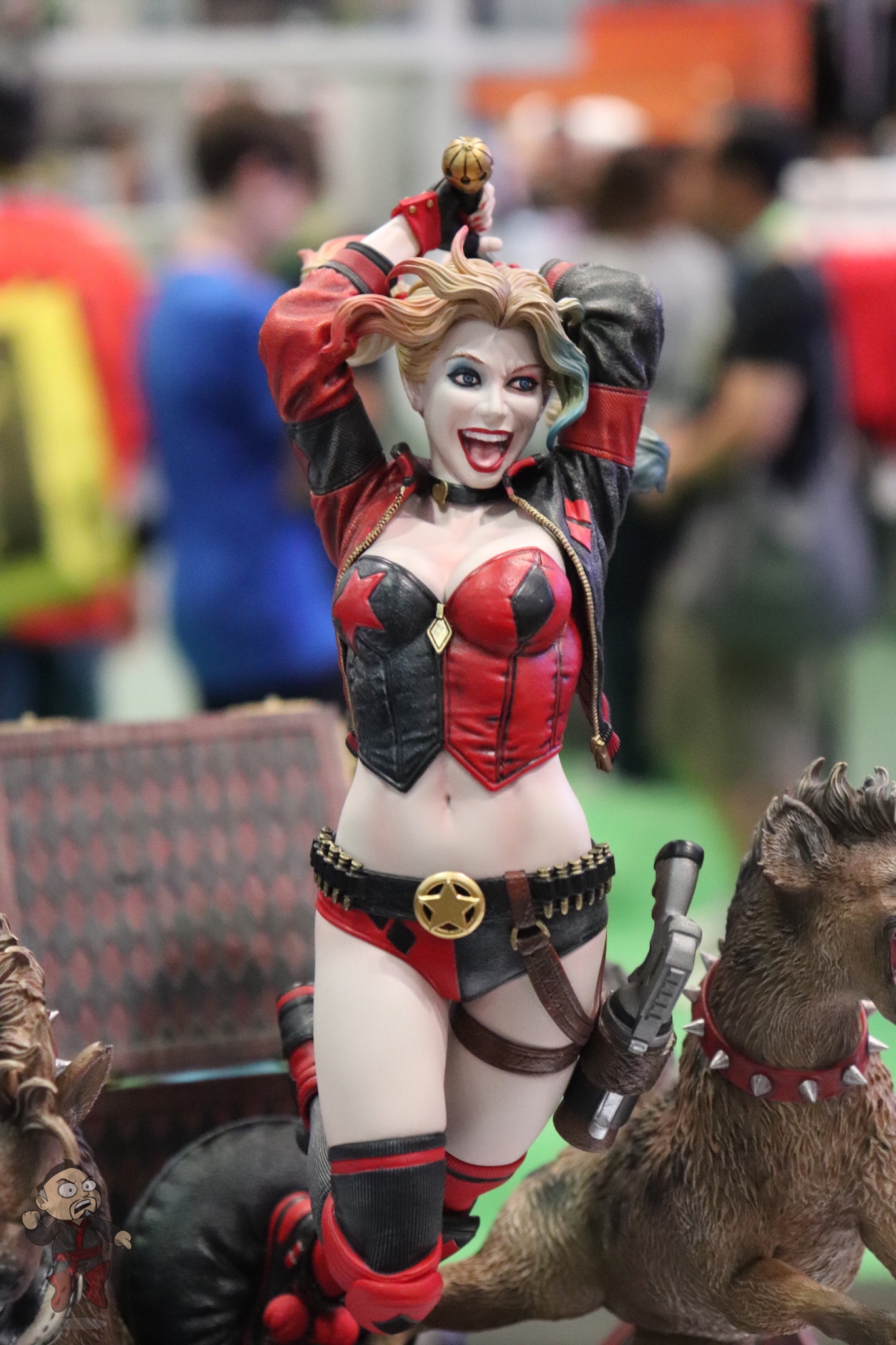 Detail Harley Quinn Hyena Statue Nomer 41