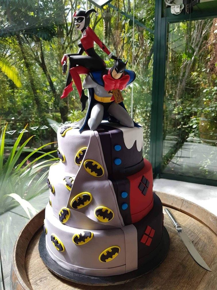 Detail Harley Quinn Wedding Cake Nomer 13