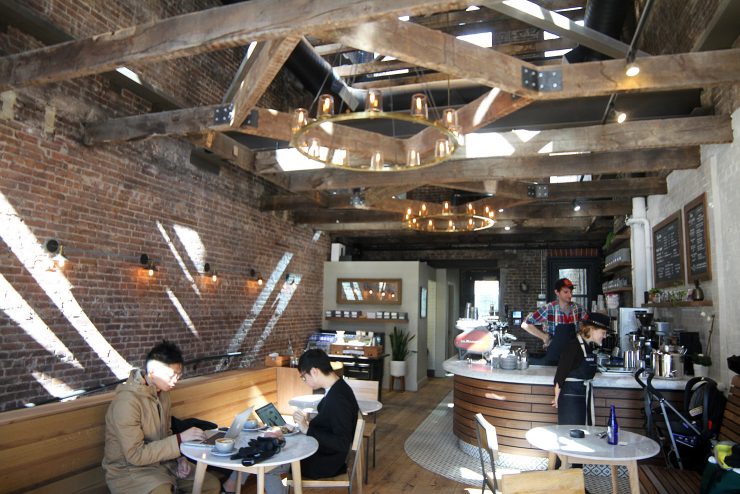 Detail Desain Interior Cafe Klasik Nomer 31