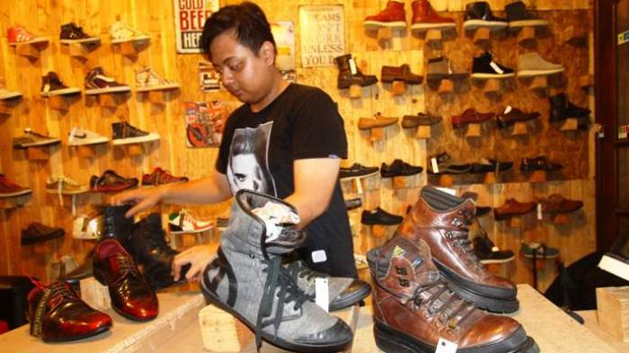 Detail Desain Interior Toko Sepatu Nomer 21