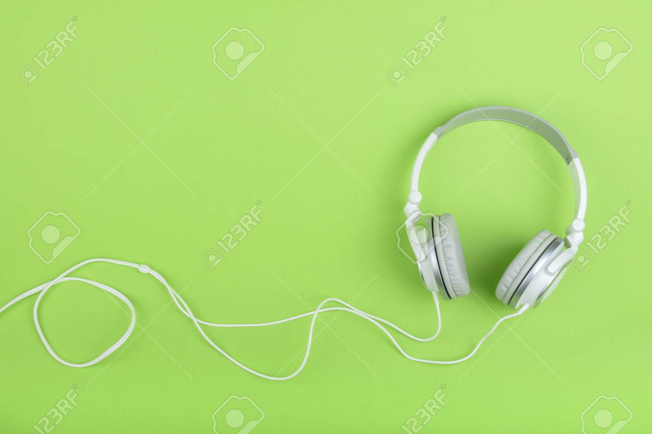 Detail Headphone Background Nomer 13