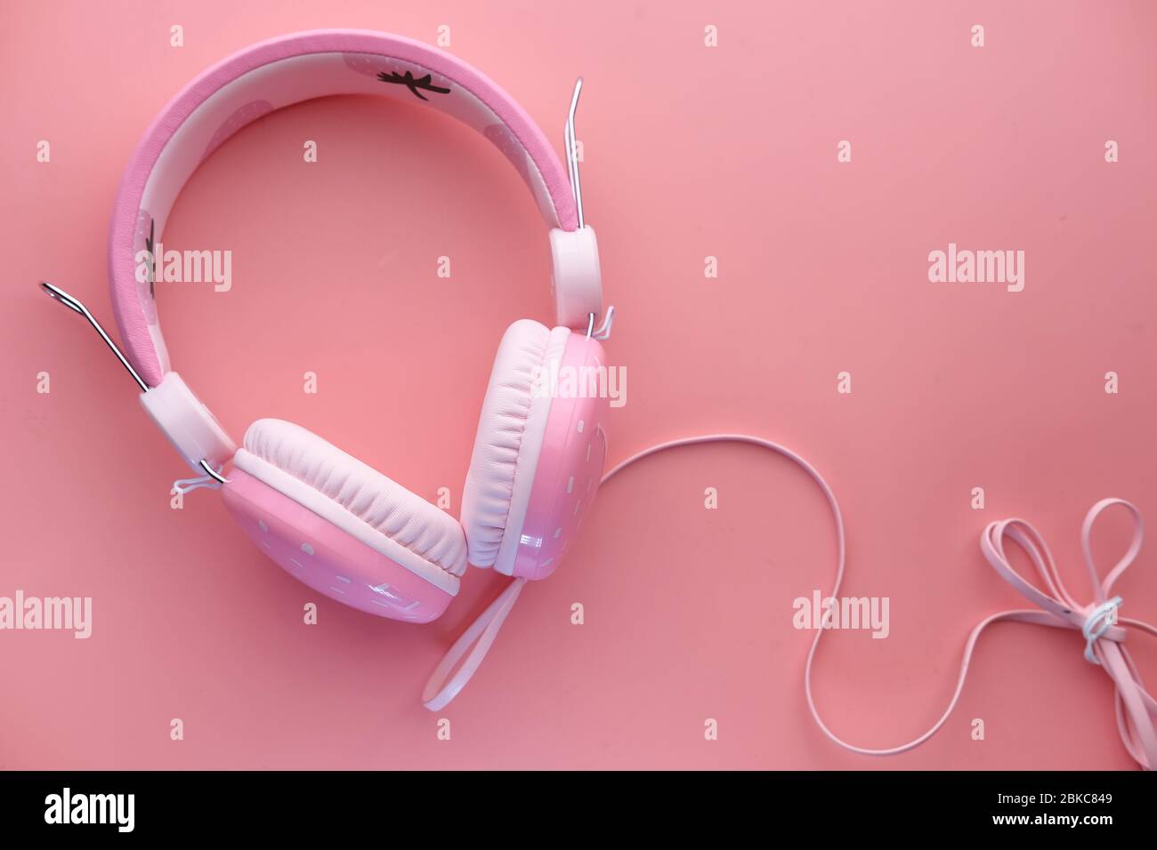 Detail Headphone Background Nomer 36