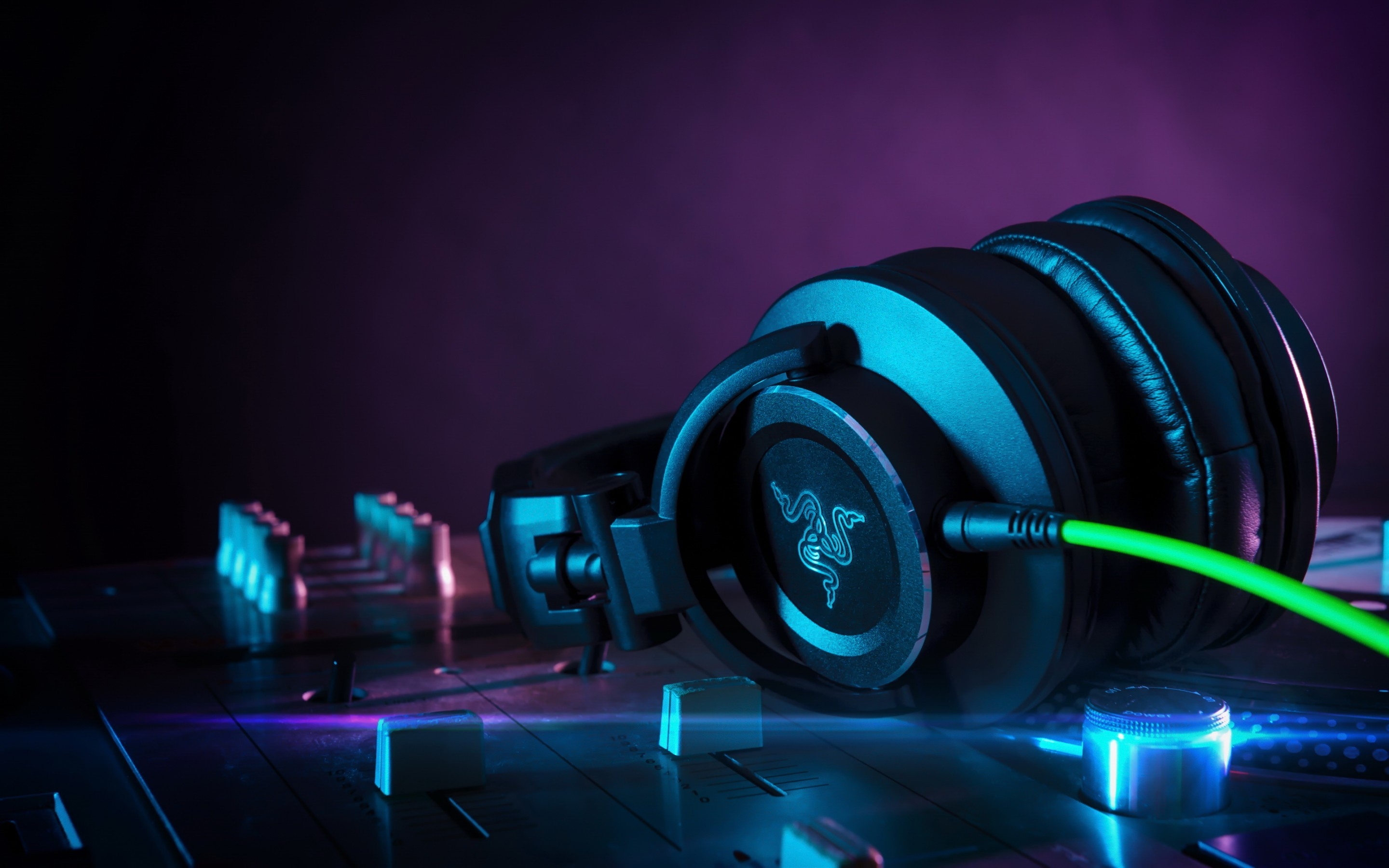 Detail Headphone Background Nomer 37