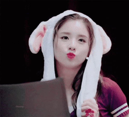 Detail Heejin Loona Cute Nomer 11