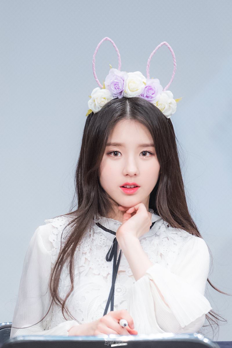 Detail Heejin Loona Cute Nomer 21