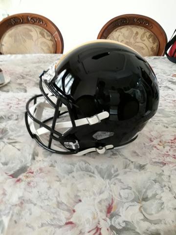 Detail Helm American Football Nomer 16