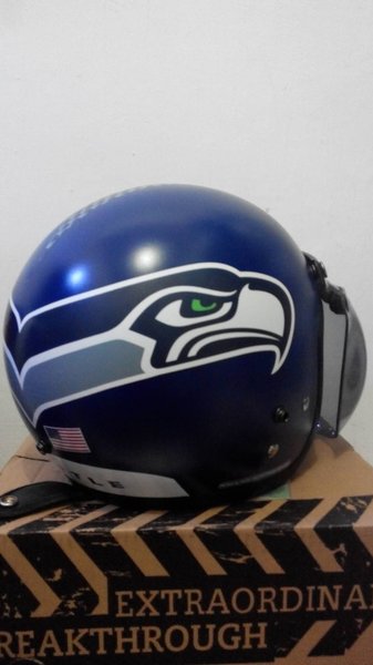 Detail Helm American Football Nomer 42