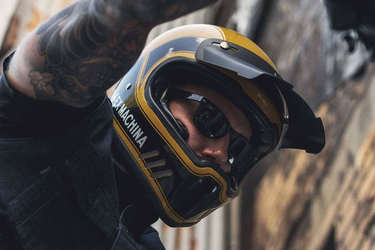 Detail Helm Deus Ex Machina Nomer 11