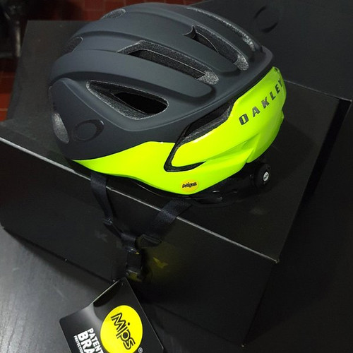 Detail Helm Sepeda Oakley Nomer 11