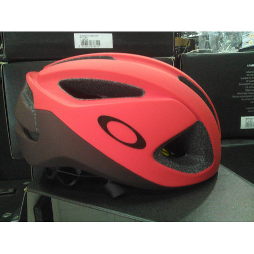 Detail Helm Sepeda Oakley Nomer 4