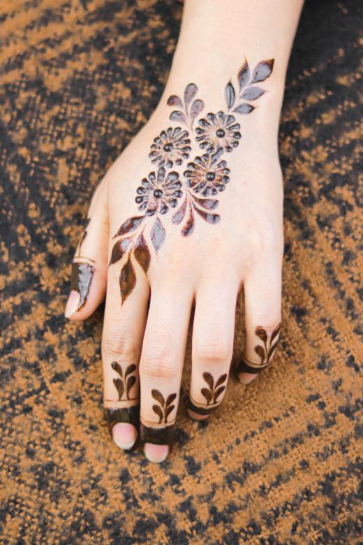 Detail Henna Art Simple Jari Nomer 14