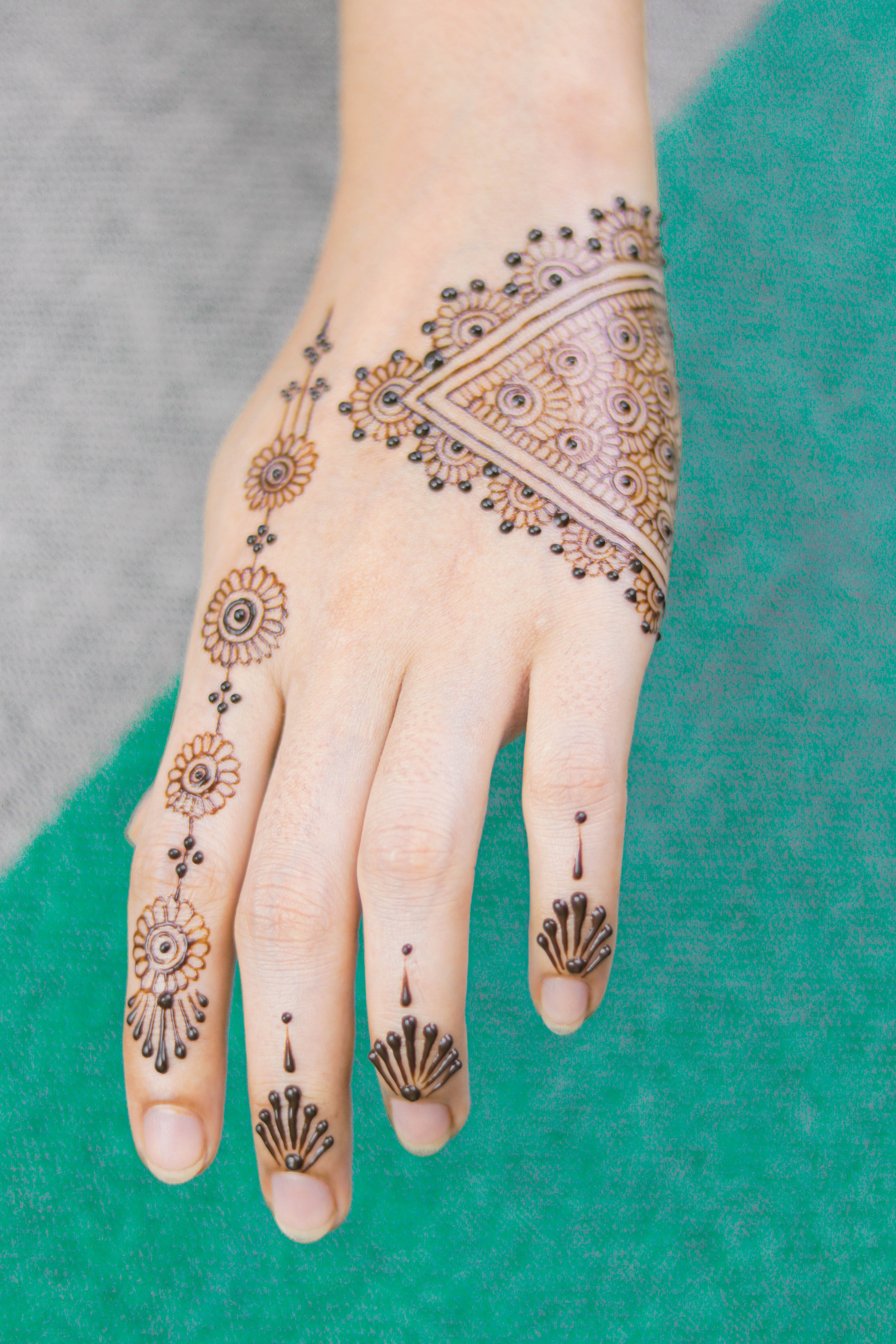 Detail Henna Art Simple Jari Nomer 16