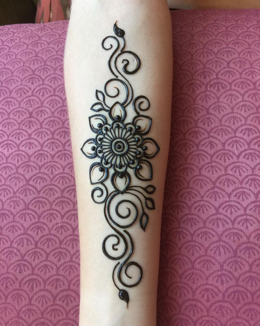 Detail Henna Art Simple Tangan Nomer 11
