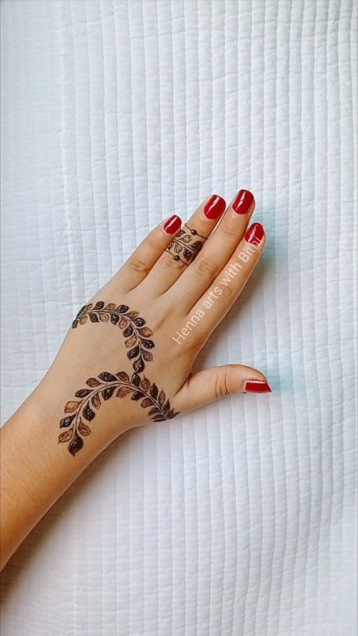 Detail Henna Art Simple Tangan Nomer 42