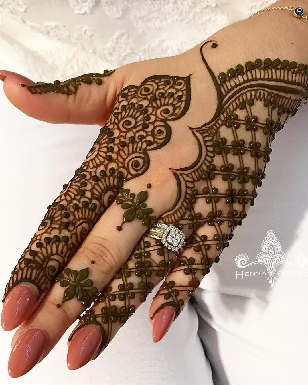 Detail Henna Full Tangan Nomer 12