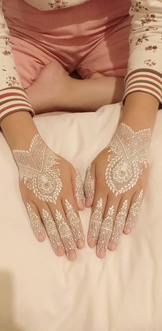 Detail Henna Putih Pengantin Simple Nomer 34