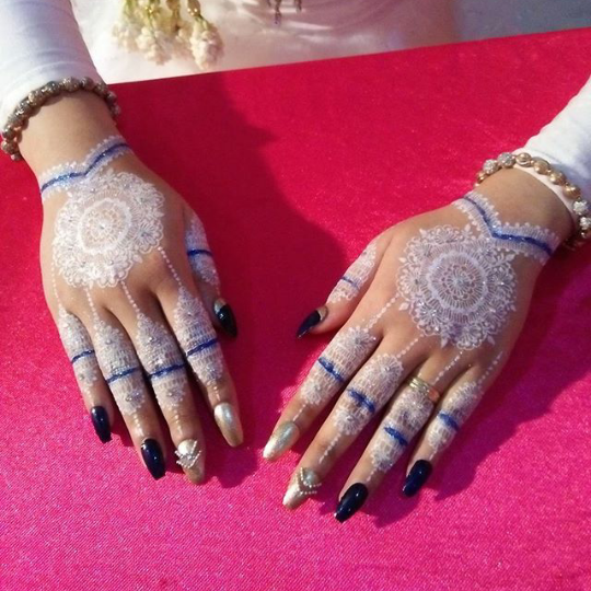 Detail Henna Putih Pengantin Simple Nomer 35