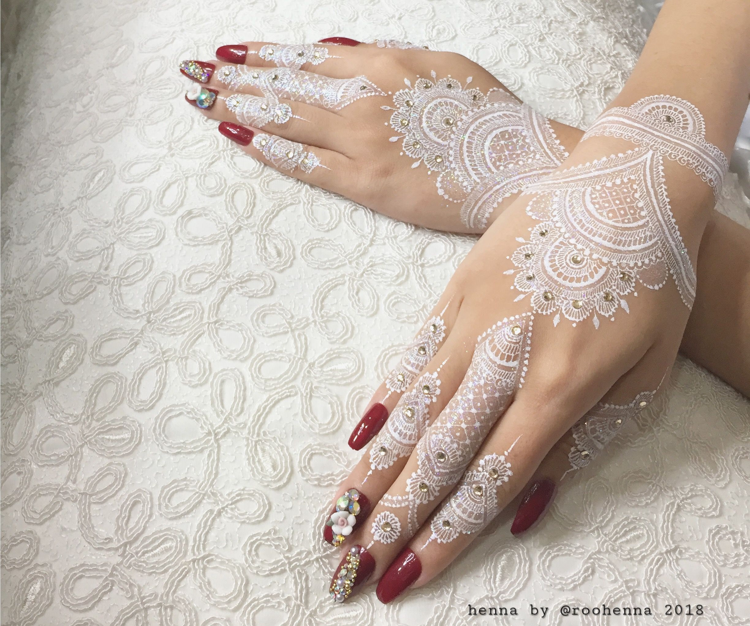 Detail Henna Putih Simple Pengantin Nomer 12