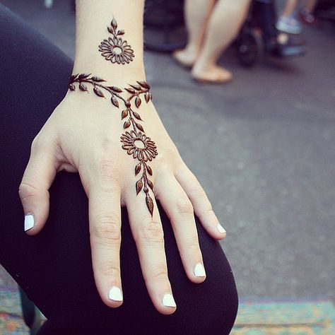 Detail Henna Simple Bunga Nomer 12